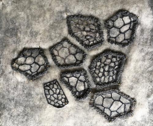 Experimenting felting the Voronoi Pattern']}